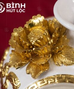 binh-hut-loc-bat-trang-mau-trang-hoa-tiet-chu-phuc-va-hoa-dao-dap-noi-dat-vang (3)