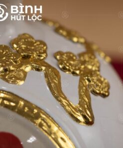 binh-hut-loc-bat-trang-mau-trang-hoa-tiet-chu-phuc-va-hoa-dao-dap-noi-dat-vang (5)